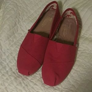 Tom's red canvas shoes